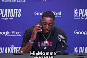 内心住着大男孩！阿德巴约温馨一幕：永远不要拒接妈妈的电话！