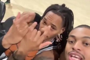 真签了个大腿回来！匡威发视频祝贺SGA创造历史！