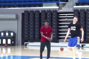 天体惊现“肘击哥”！这铁肘什么路开不了？