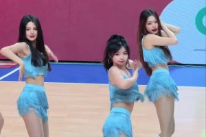 哇塞！许诺晒性感美照：这双黑丝大长腿得有一米八吧😍