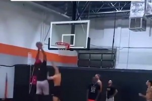 八村塁：我能有今天，全靠这手中距离，从小学习甜瓜的视频